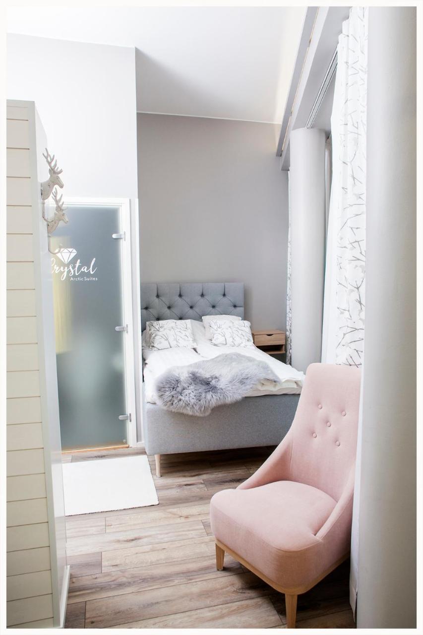 Crystal Arctic Suites Rovaniemi Esterno foto A bedroom in the Crystal Hotel