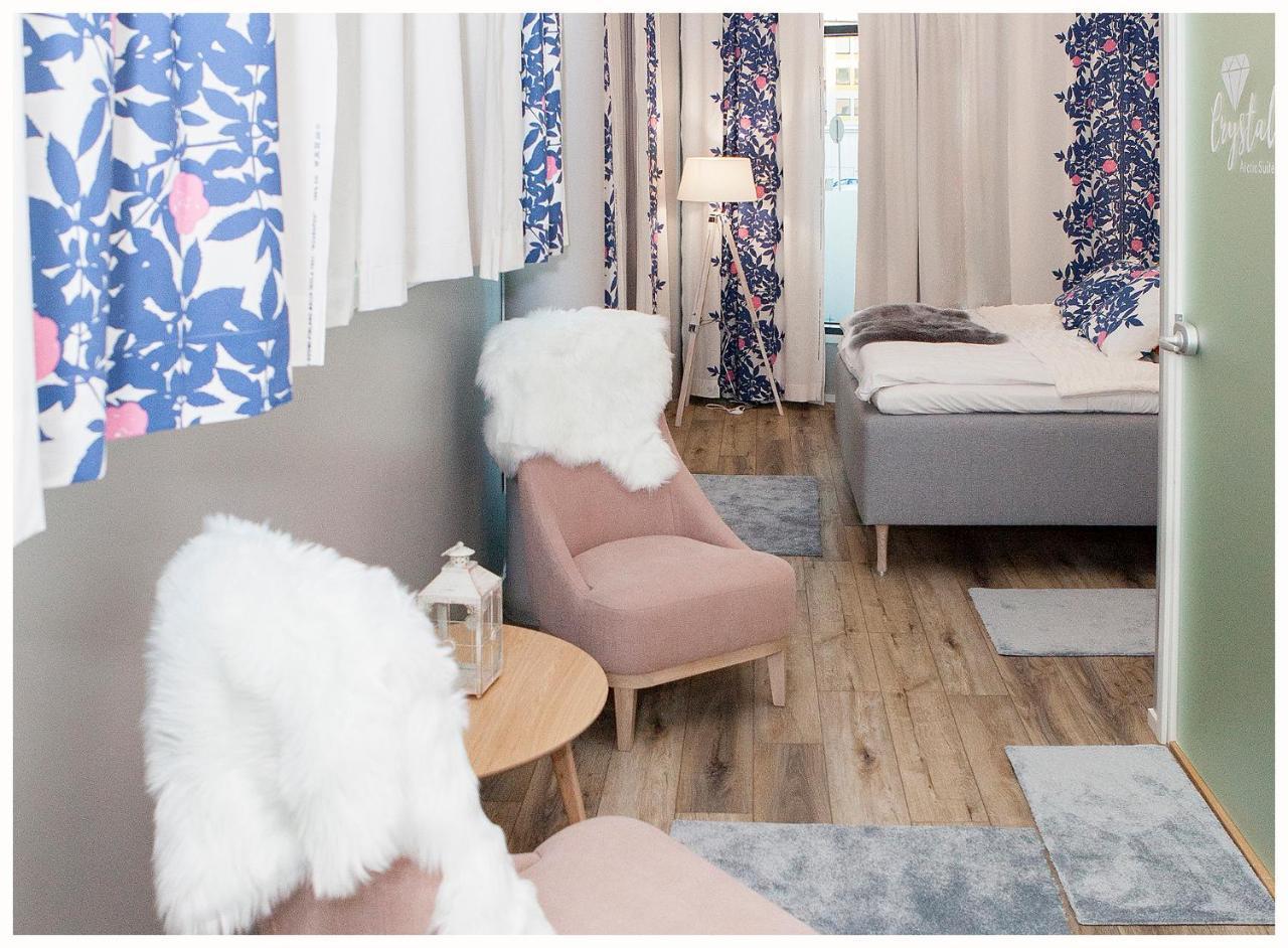 Crystal Arctic Suites Rovaniemi Esterno foto A room at the hotel