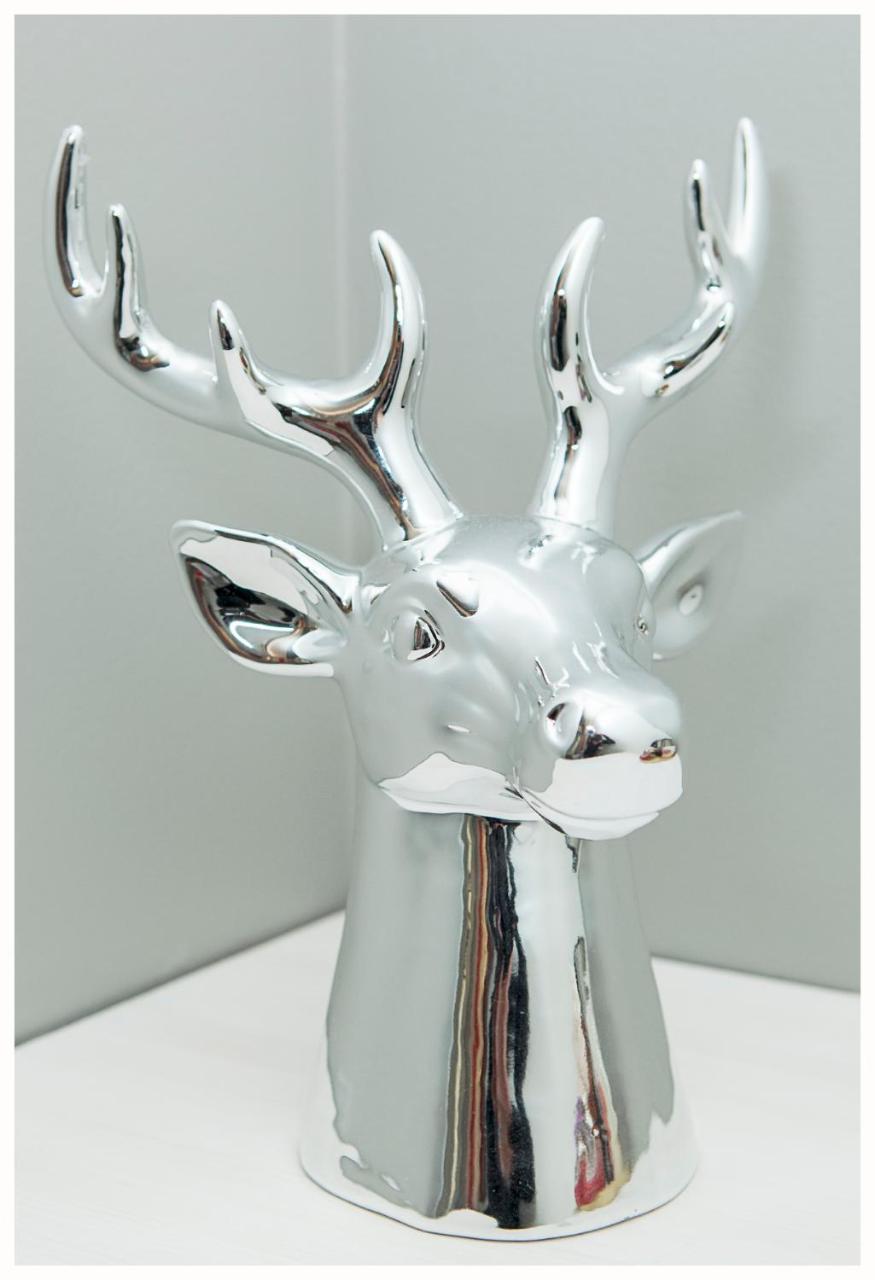 Crystal Arctic Suites Rovaniemi Esterno foto Silver ceramic deer